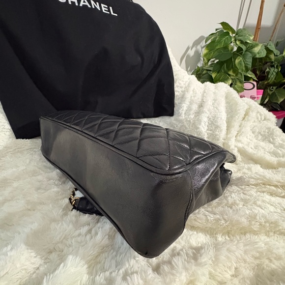 Chanel Black Quilted Leather Shoulder Bag - Picture 7 of 16